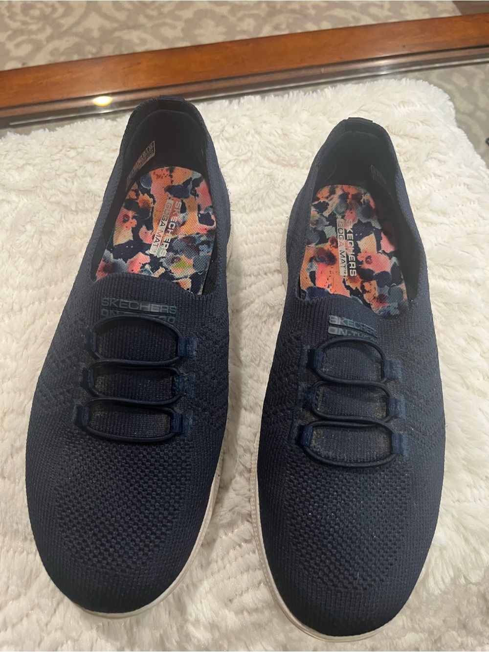 Sketchers on the go GOGO MAT 6 slip in no tie sneakers navy 6 cushioned footbed